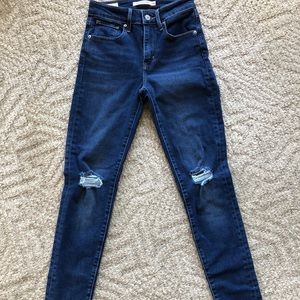 Levi High Rise Skinny Jeans